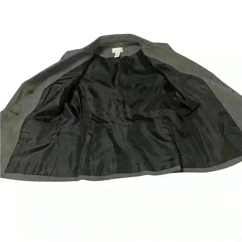 Charter Club Women’s size 6 black and white the Blaise’s, black buttons. Classic - Picture 9 of 10